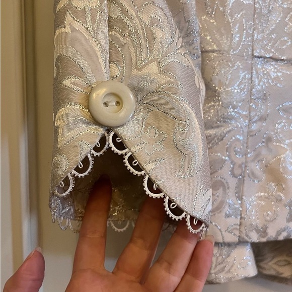 Elegant Cream Brocade Jacket and Skirt Set - Picture 6 of 13